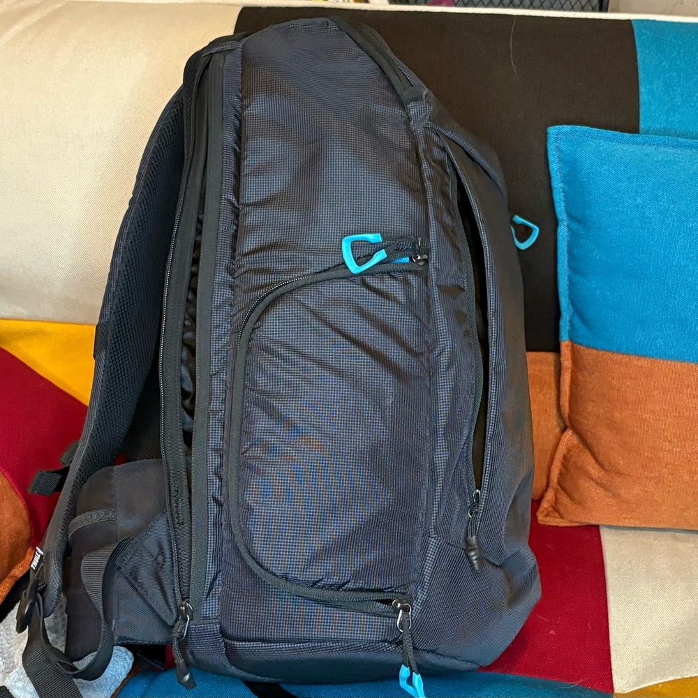 THULE ASPECT BLACK CAMERA BACKPACK with Blue Accents - Picture 5 of 8
